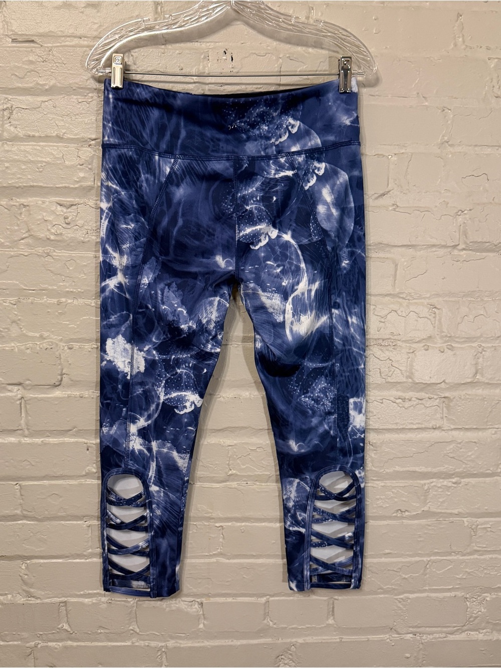 VOGO Athletica Jellyfish Cropped Leggings Strappy - Picture 2 of 4